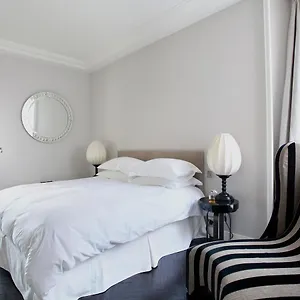  Apartment Outstanding 2 Bedrooms With A Terrific Eiffel Tower View